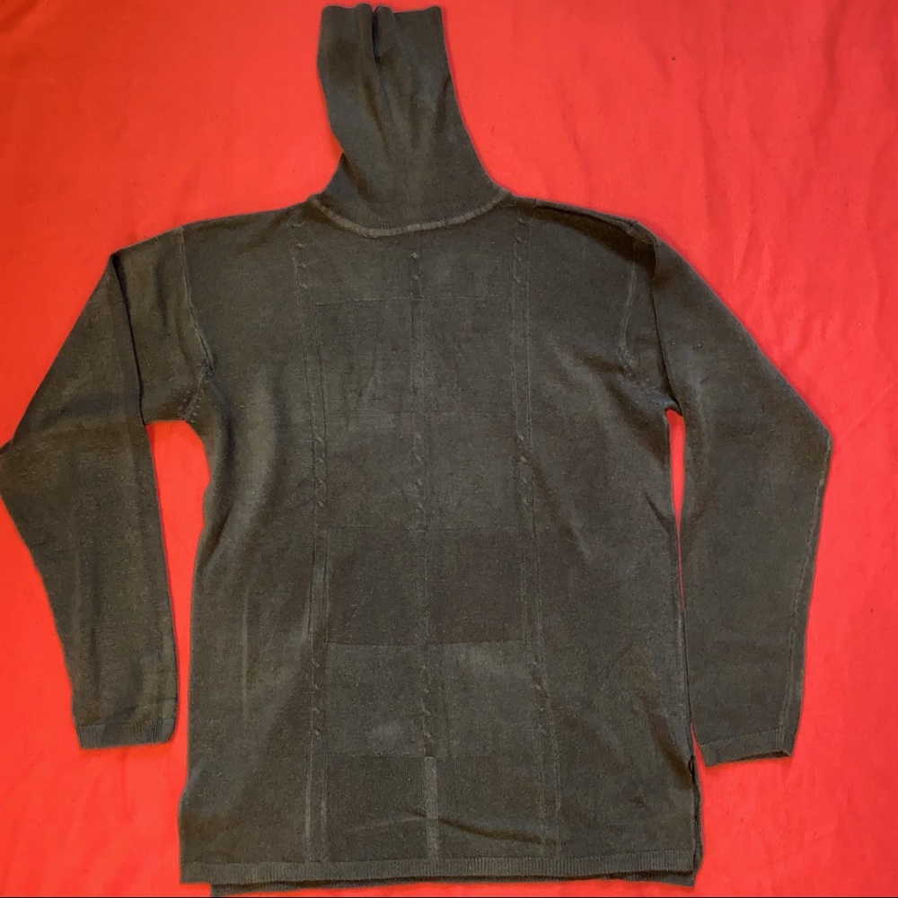 “Source” turtleneck warm knitted sweater